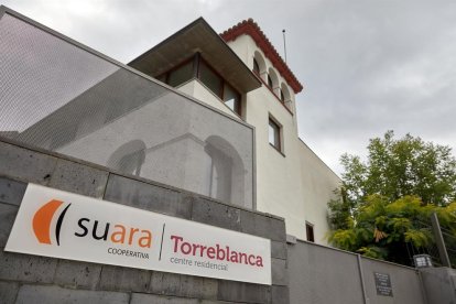 Entrada de la residència Torreblanca de Sant Joan de les Fonts.