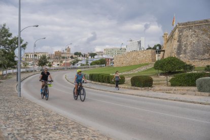 El carril bici entre el Miracle y el Fortín de San Jordi contaría con una importante pendiente en su tramo final.