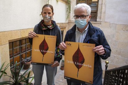 La consellera de Cultura de la ciutat, Inés Solé i el director de la Tardor Literària, Joan Cavallé.