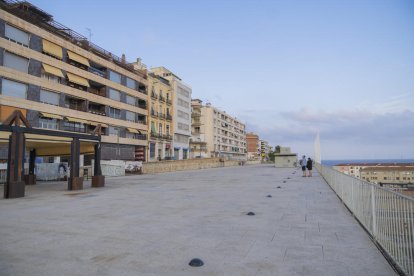 Imatge de l'espai situat a la part superior del Palau de Fires i Congressos que volen arreglar.