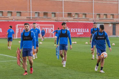 Els jugadors del Nàstic a l'Annex del Nou Estadi durant el primer entrenament de l'equip després de les vacances de Nadal.