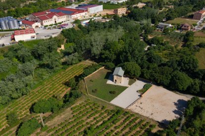 Vista aérea del Columbario romano de Vila-rodona y su entorno.