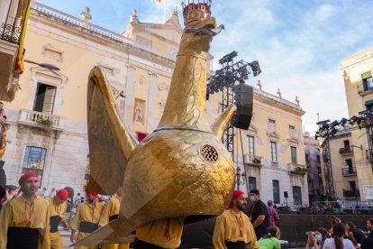 L'Àliga durant la Tanda de Lluïment del Seguici d'ahir.