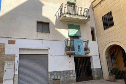 Casa natal del fill il·lustre Antoni Benaiges, un mestre republicà assassinat l'any 1936, ubicada a Mont-roig del Camp.