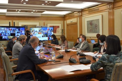 La ministra de Sanitat, Carolina Darias, presideix el Consell Interterritorial de Salut.