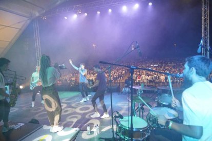 Uno de los momentos del concierto de Miki Núñez.