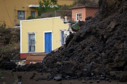 Una de las casas afectadas por el volcán.