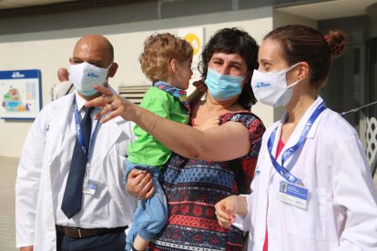 Pla obert de la Laia Mascarella i el seu fill Lleïr, intervingut a l'Hospital Vall d'Hebron.