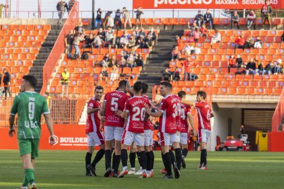 La victòria contra el Cornellà va permetre mantenir al Nàstic a la lluita pel 'play-off'.