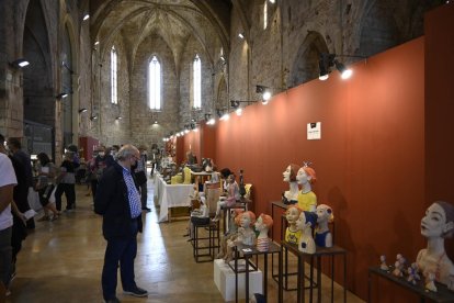 Visitants a l'antiga església de Sant Francesc de Montblanc, aquest diumenge.