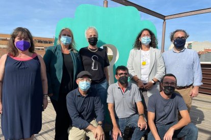 Regidores del Ayuntamiento con el presidente y otros miembros de la Asociación Espais Ocults ayer