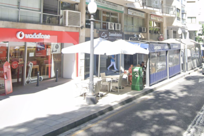 Tienda de Vodafone en la Rambla Nueva de Tarragona.