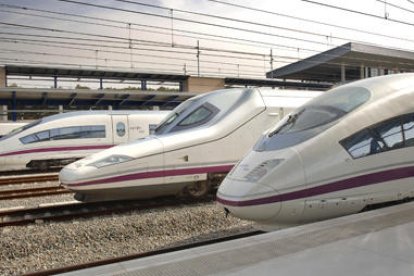 Imagen de varios trenes de Renfe.