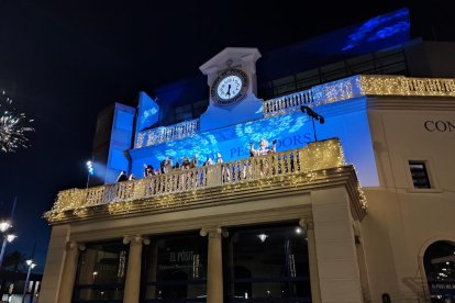 Els Reis al balcó del Teatret del Serrallo.