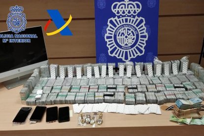 Material incautat per la policia, la major de fàrmacs realitzada mai a l?Estat.