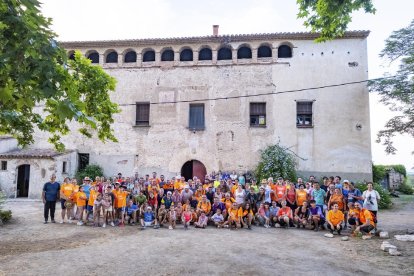 Fotografia de família dels participants de la caminada.