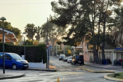 Un dron de la Guàrdia Urbana a punt d'iniciar el vol.