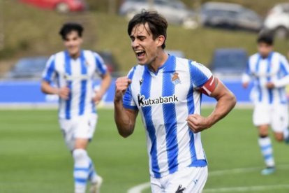 Ander Gorostidi celebra, amb la Reial Societat, el seu gol en l'enfrontament contra l'Amorebieta.