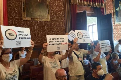 Varios vecinos han protestado reclamando mejoras sanitarias públques.