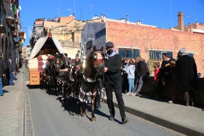 Un dels carros participants en la 43a edició dels Tres Tombs de Valls.