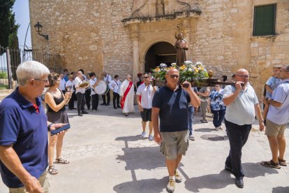 Inici de la processó de Sant Jaume ahir al migdia després de l'ofici de festa major.