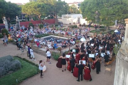 Imatge d'arxiu d'una actuació de l'Orquestra Vozes als jardins del Museu Pau Casals.