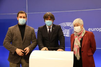 Imatge d'arxiu dels eurodiputats Carles Puigdemont, Toni Comín i Clara Ponsatí a Brussel·les.