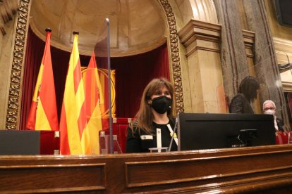 La presidenta del Parlament, Laura Borràs, durant el Ple d'aprovació del dictamen de Juvillà.