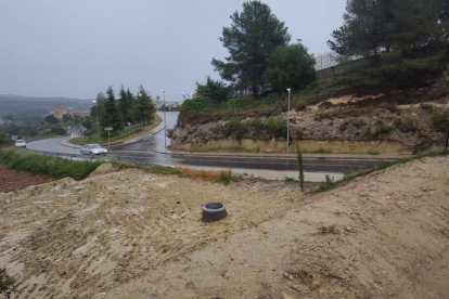 La carretera del Catllar, ahir a la tarda, on han començat els treballs de millora que ha encarregat la Diputació.