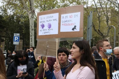 Docents durant la manifestació a Barcelona en el quart dia de vaga, entre els Jardinets de Gràcia i el Departament d'Educació.

Data de publicació: dimarts 29 de març del 2022, 12:15

Localització: Barcelona

Autor: Maria Belmez