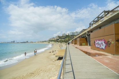 La playa del Miracle contará este verano sólo con sus propios recursos, sin servicios adicionales.