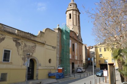 Detalle de pinturas en capillas laterales y techos de la antigua iglesia de Sant Francesc de Valls.