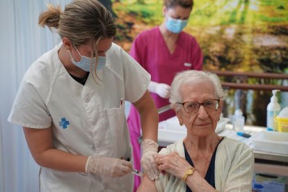 Los usuarios de la residencia Sant Miquel Arcàngel de Tortosa han recibido la cuarta dosis de refuerzo.