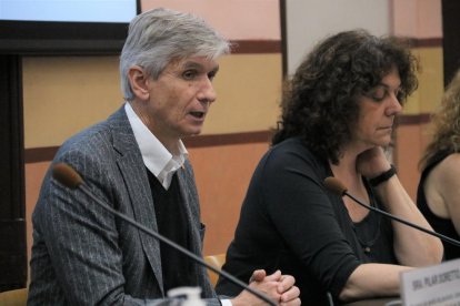 El conseller de Salut, Josep Maria Argimon, y la directora del Servei Català de la Salut, Gemma Craywinckel.