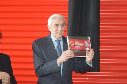 En el 2018 el Nàstic va retre homenatge a Serer i va batejar la porta número 7 amb el seu nom.