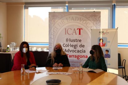 Imagen de la rueda de prensa celebrada esta mañana sobre el balance del servicio de mediación en el área del ICAT durante el 2021.