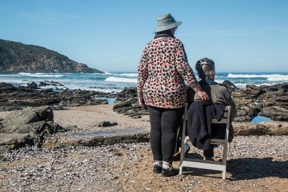 La salud mental influye en el proceso de envejecimiento de las personas.