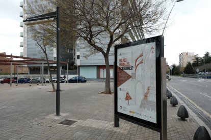 Un de los carteles instalados en Reus.