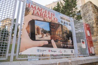 L'Ajuntament encara manté avui dia cartells penjats en alguns punts de la ciutat fent difusió de l'aplicació.