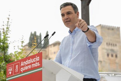 El presidente del gobierno español, Pedro Sánchez, en un mitin en Granada.