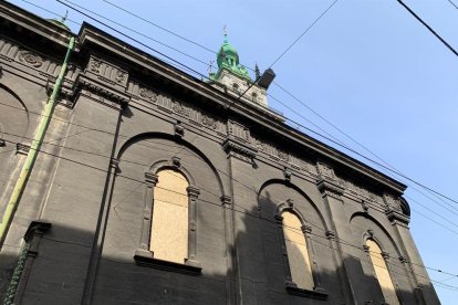 Una de las iglesias del centro de la ciudad de Leópolis, patrimonio mundial de la UNESCO.