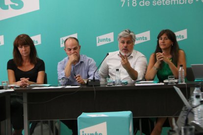 De izquierda a derecha, Marta Madrenas, Jordi Turull, Albert Batet y Laura Borràs en Girona.