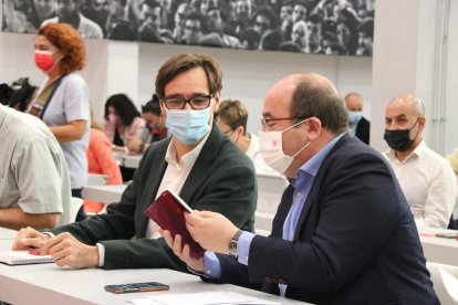 El primer secretari del PSC, Miquel Iceta i el líder del PSC al parlament, Salvador Illa.