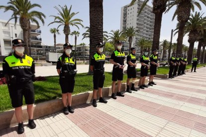 La vintena d'agents de la Policia Local de Salou destinats a la comissaria descentralitzada de platja.