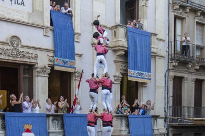 4 de 9 amb folre de la Colla Vella.