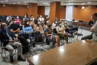 Imatge de l'acte institucional de benvinguda de nous residents a la Xarxa Santa Tecla.