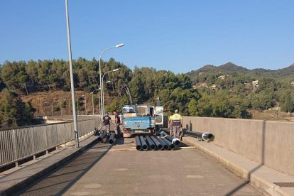 DImecres empezaron las obras por la canalización y bombardeo del agua en Riudecanyes.