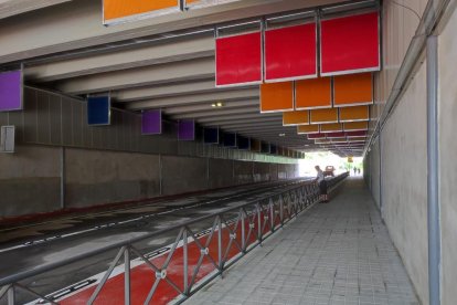 Imatge de l'obertura al trànsit del pont del barri Gaudí de Reus.