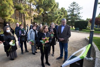 Diferents personalitats en la inauguració del primer jardí poètic de la ciutat.