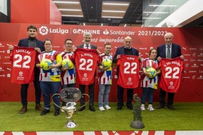 Els capitans del Nàstic junt amb Tebas, Casillas i Vicente del Bosque.